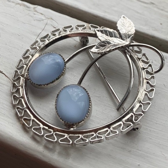 Vintage 1950's Sterling Silver Metal Brooch With Pale Blue Moonglow Cabochons - Picture 2 of 6